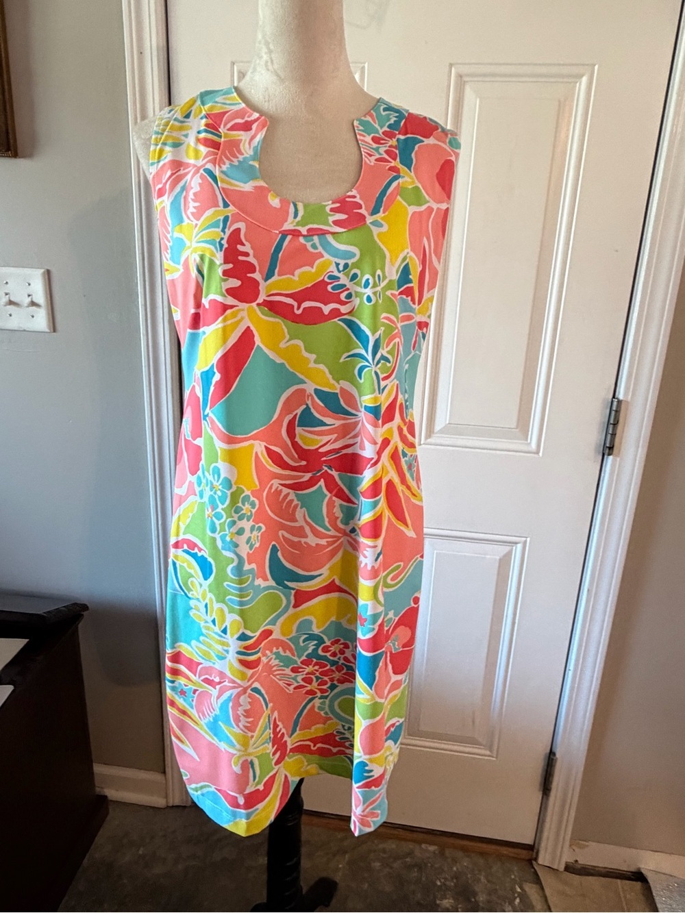 Katherine Way Sleeveless Shift Dress size medium Tropical Floral Print UPF 50
